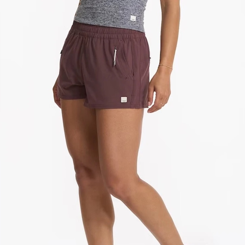 Women’s Vuori Dash Shorts in Chestnut size Large